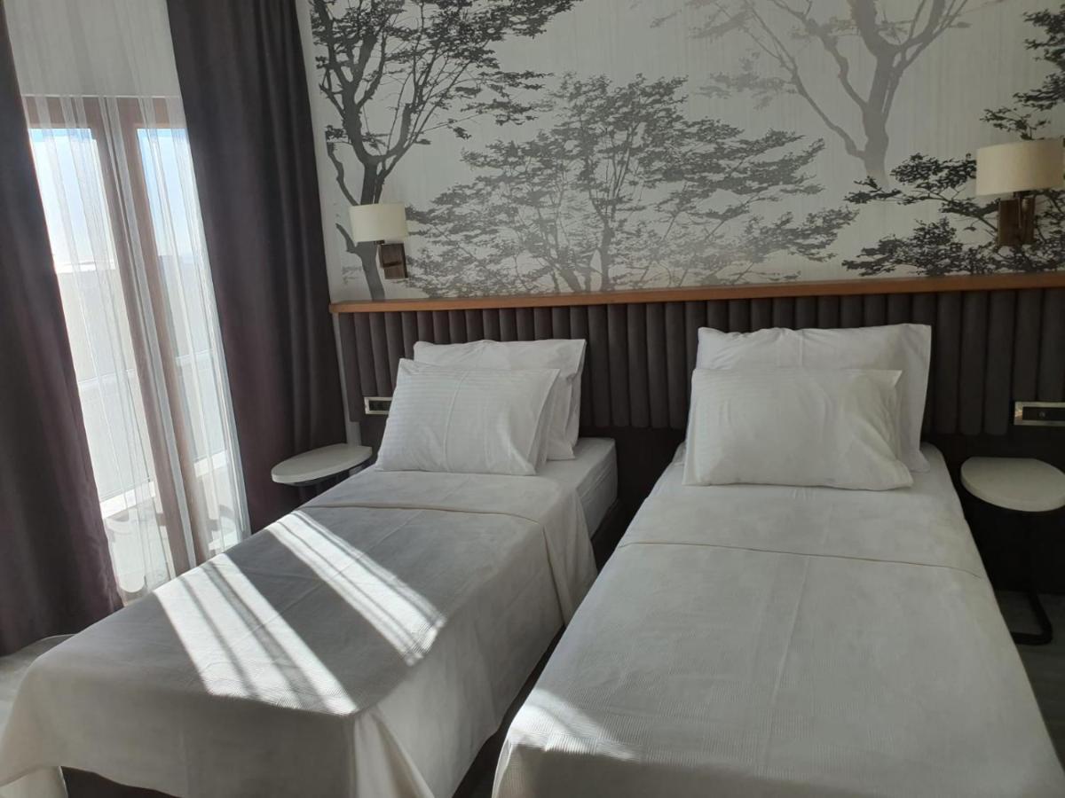 Double Royal Hotel Коджаели Екстериор снимка