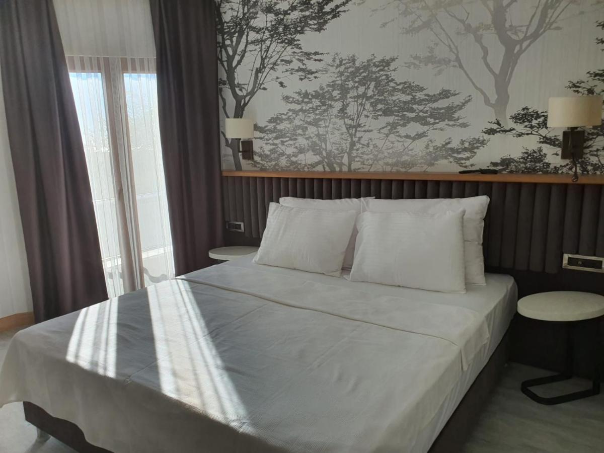 Double Royal Hotel Коджаели Екстериор снимка