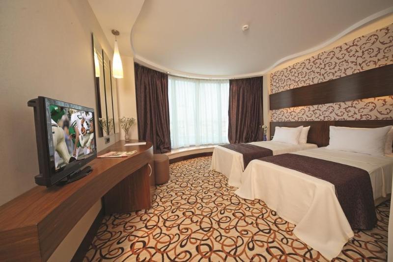 Double Royal Hotel Коджаели Екстериор снимка