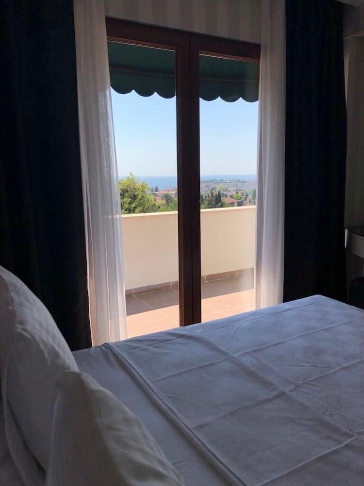 Double Royal Hotel Коджаели Екстериор снимка