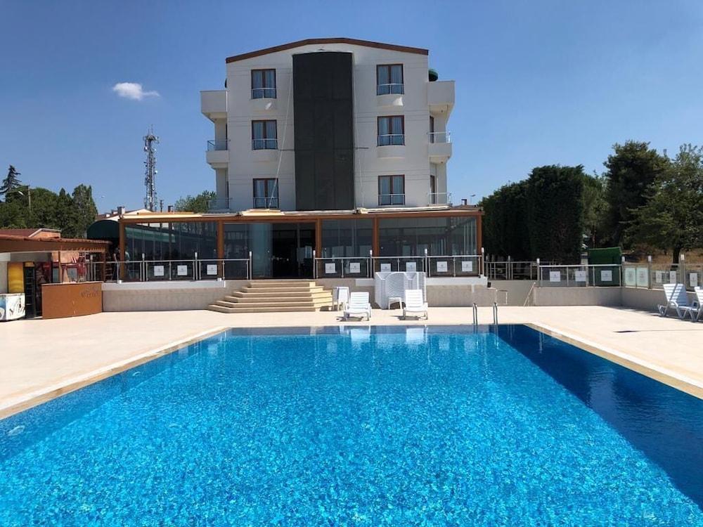 Double Royal Hotel Коджаели Екстериор снимка