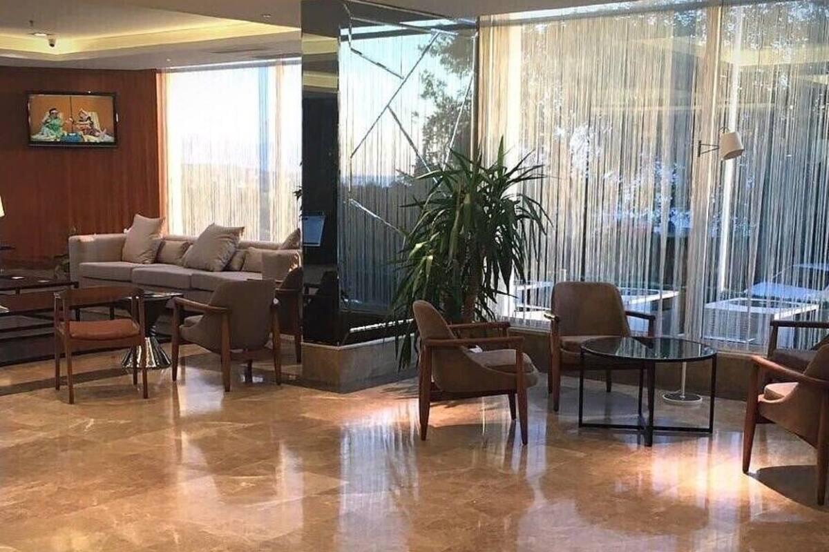 Double Royal Hotel Коджаели Екстериор снимка